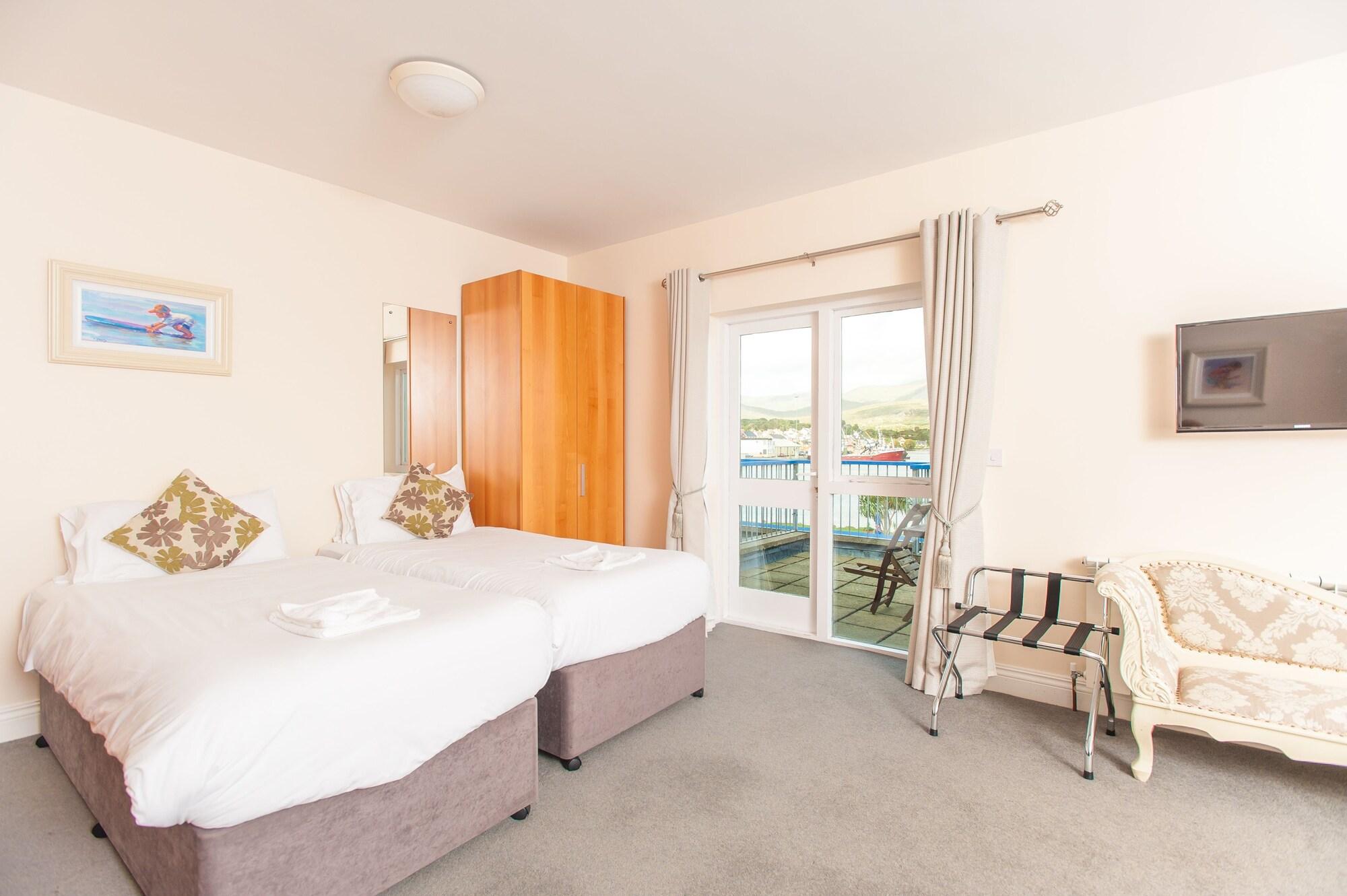 The Beara Coast Hotel Castletownbere Buitenkant foto
