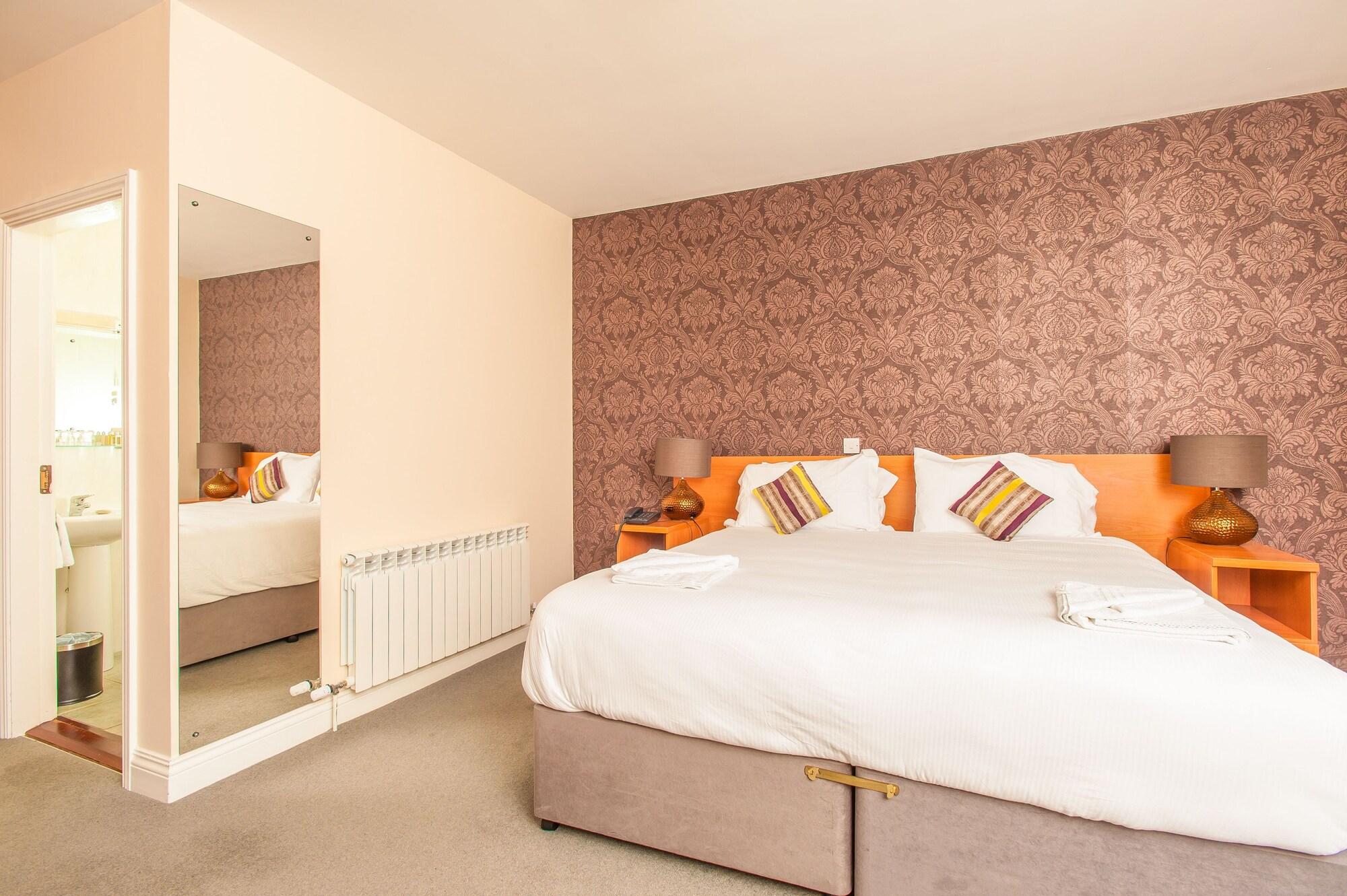 The Beara Coast Hotel Castletownbere Buitenkant foto