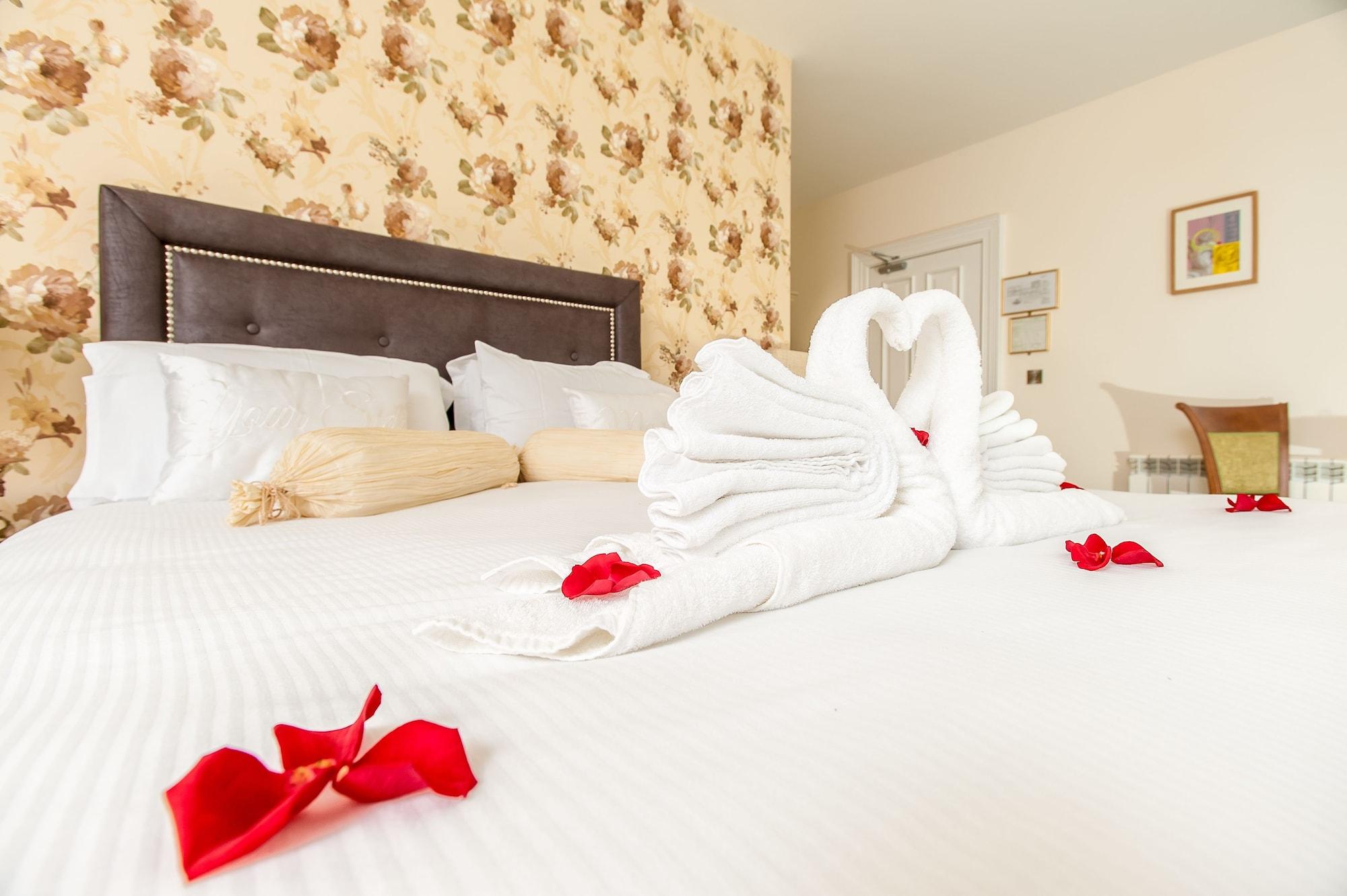 The Beara Coast Hotel Castletownbere Buitenkant foto
