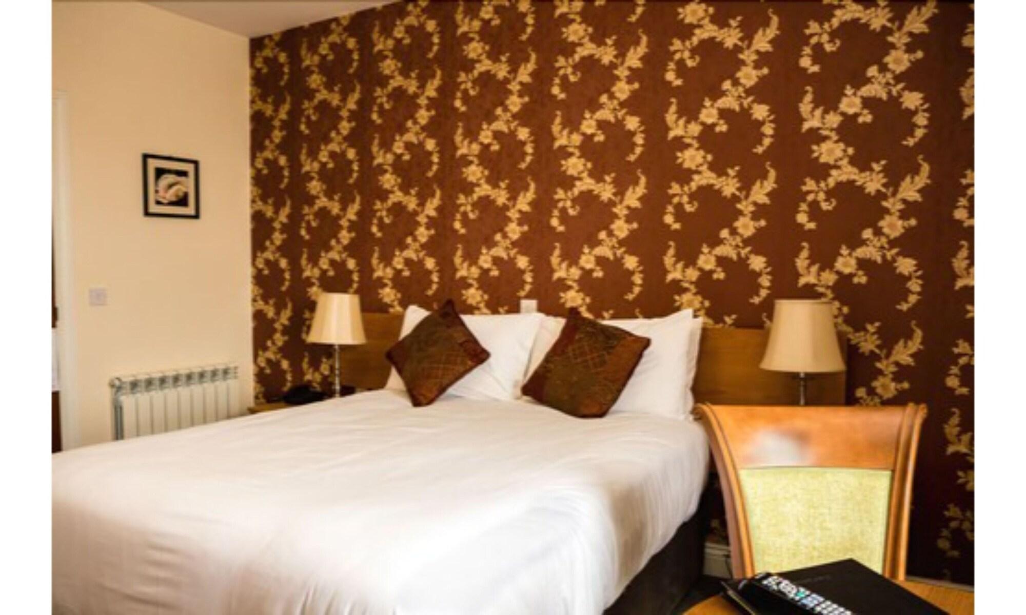 The Beara Coast Hotel Castletownbere Buitenkant foto