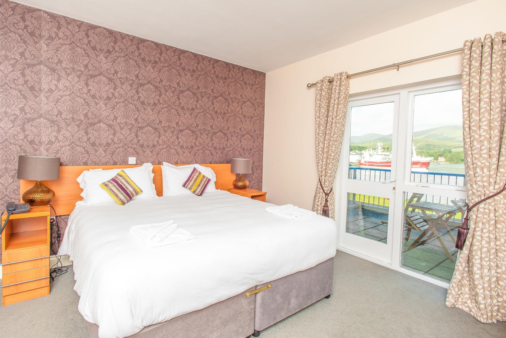 The Beara Coast Hotel Castletownbere Buitenkant foto