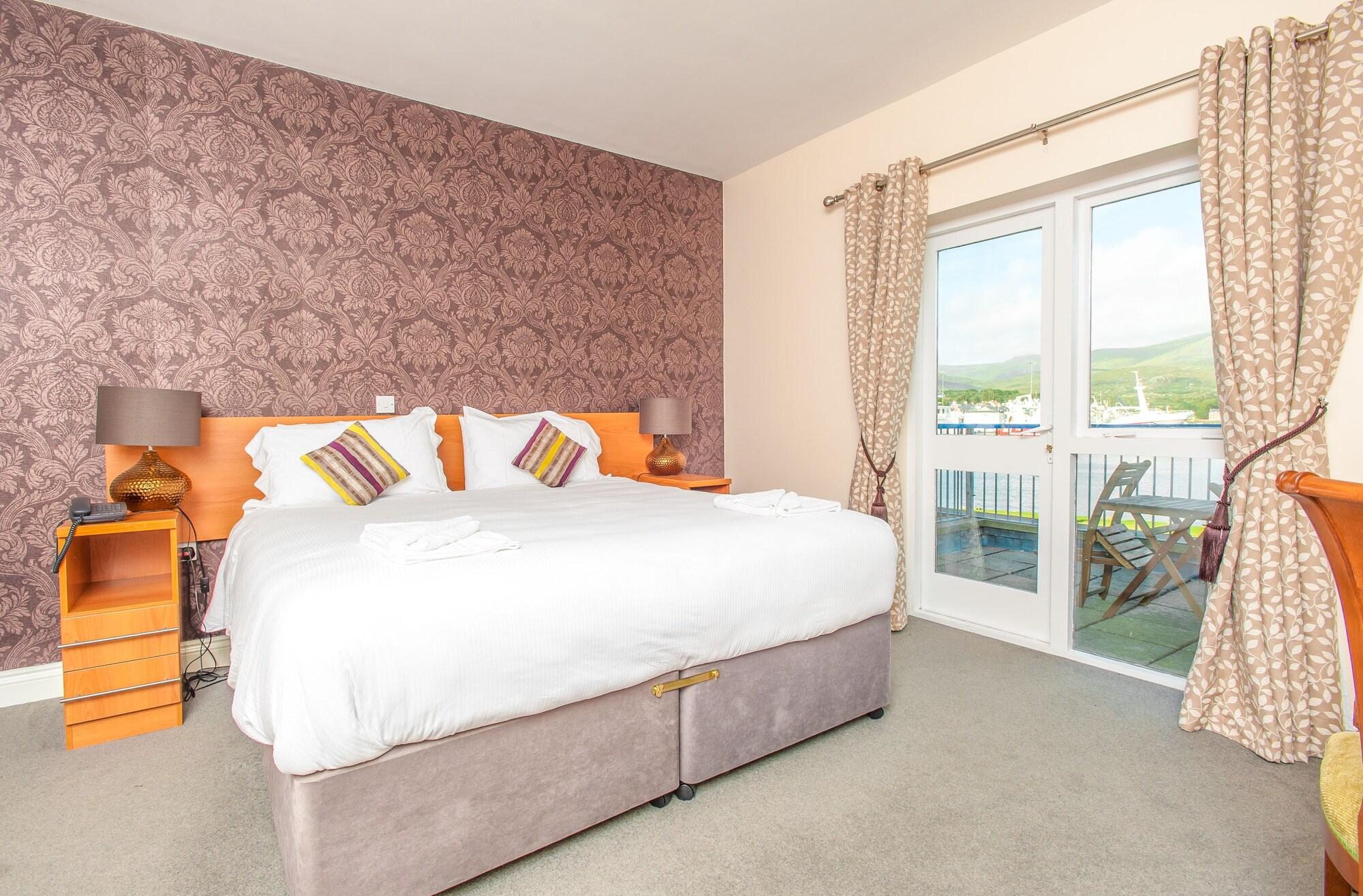 The Beara Coast Hotel Castletownbere Buitenkant foto