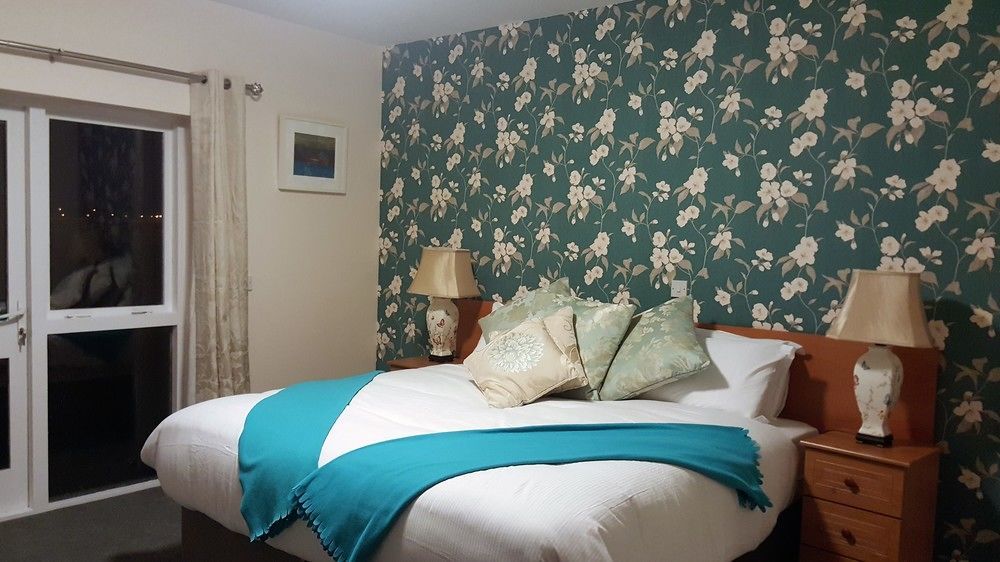 The Beara Coast Hotel Castletownbere Buitenkant foto