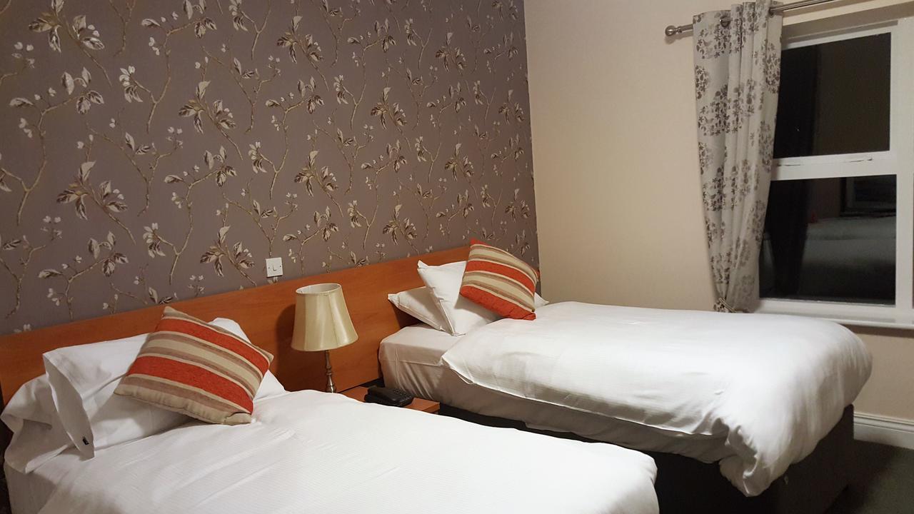The Beara Coast Hotel Castletownbere Buitenkant foto