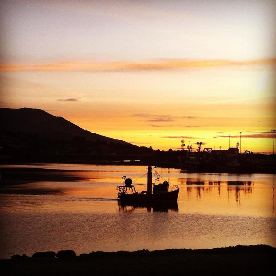 The Beara Coast Hotel Castletownbere Buitenkant foto