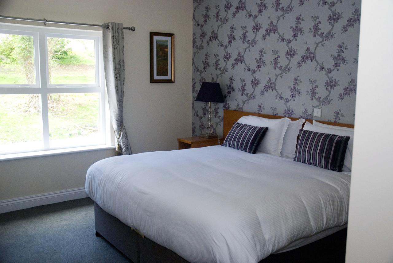 The Beara Coast Hotel Castletownbere Buitenkant foto