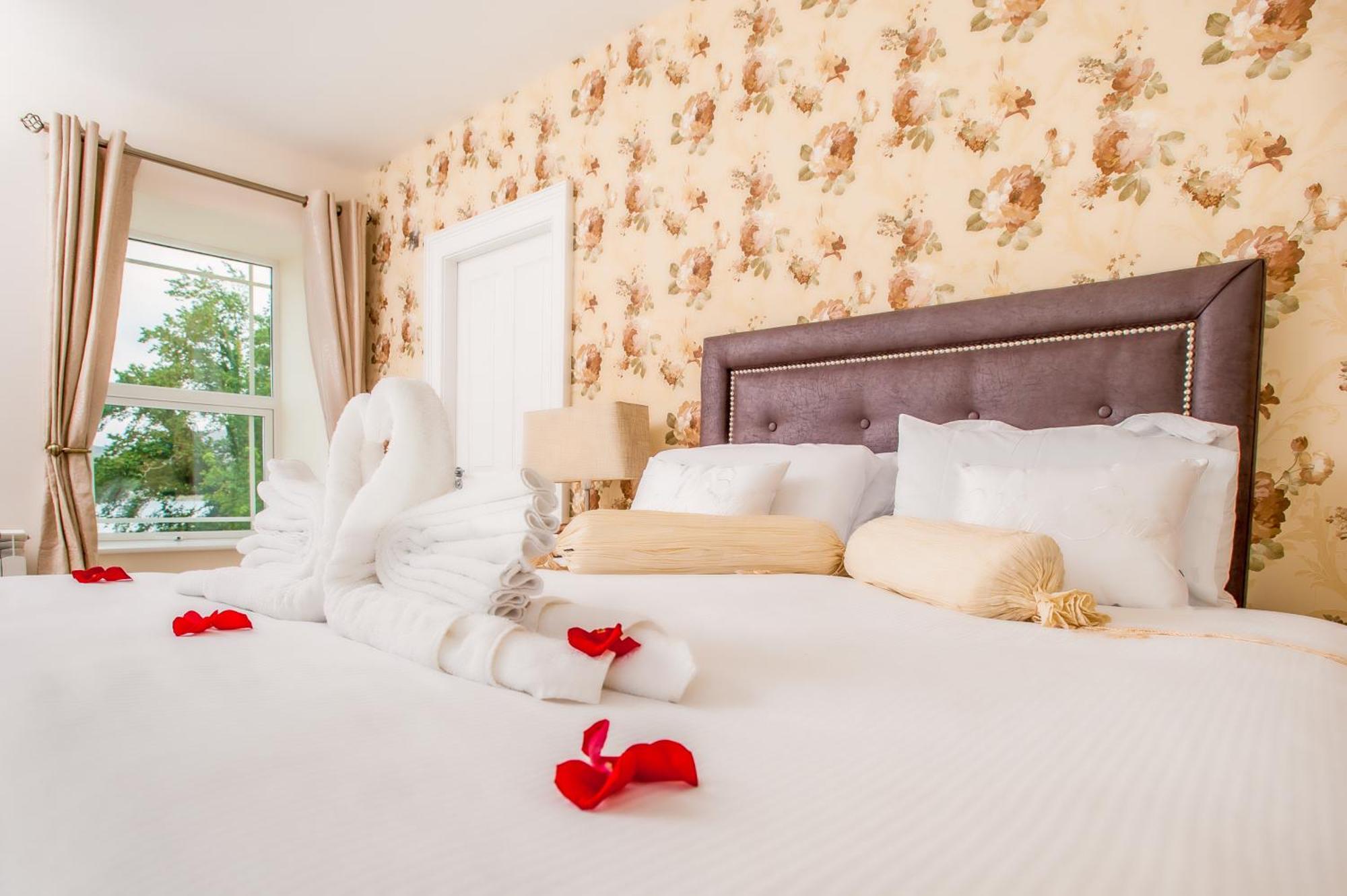The Beara Coast Hotel Castletownbere Buitenkant foto