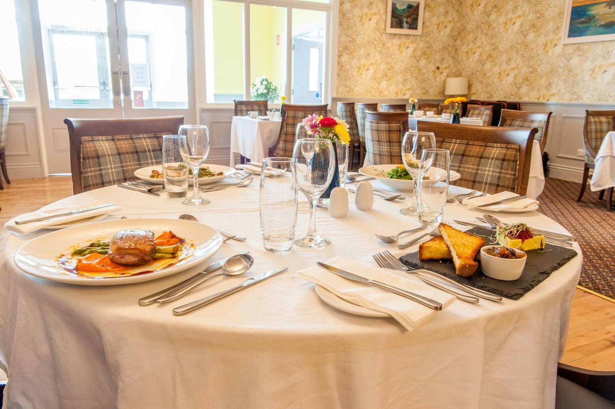 The Beara Coast Hotel Castletownbere Buitenkant foto