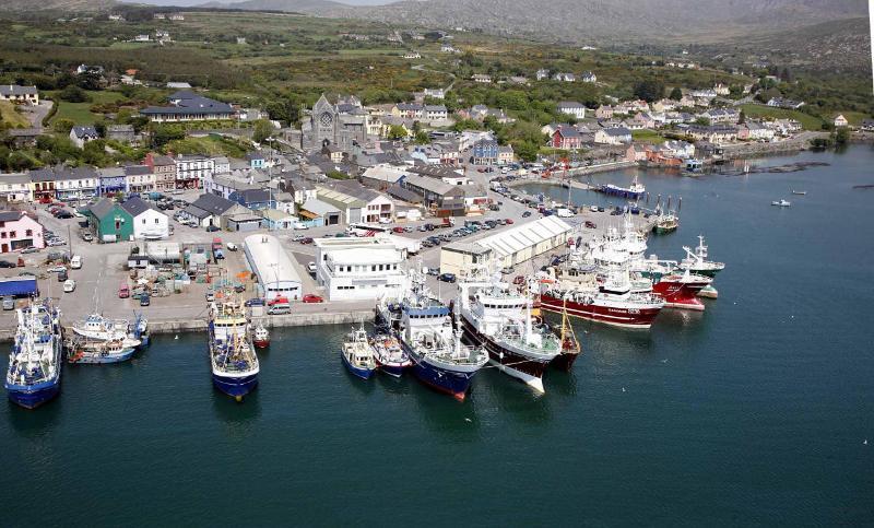 The Beara Coast Hotel Castletownbere Buitenkant foto