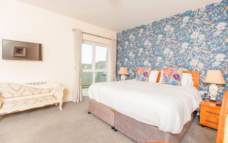 The Beara Coast Hotel Castletownbere Buitenkant foto